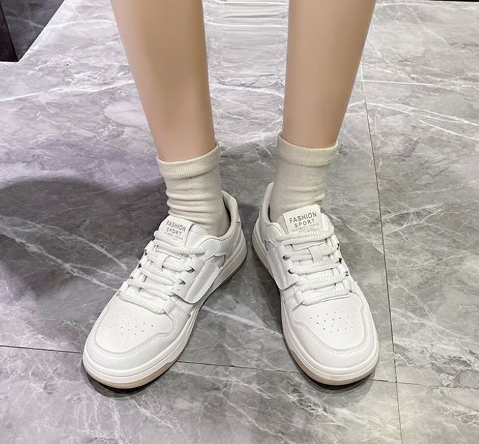 School Style Matching Little White Shoes With Flat Shoes